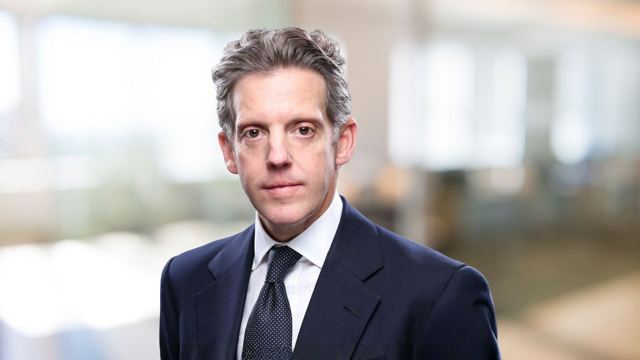 Top trial lawyer leaves Debevoise for premier corporate firm