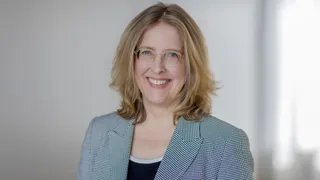 Hoyng Rokh Monegier strengthens Madrid team with Hogan Lovells duo